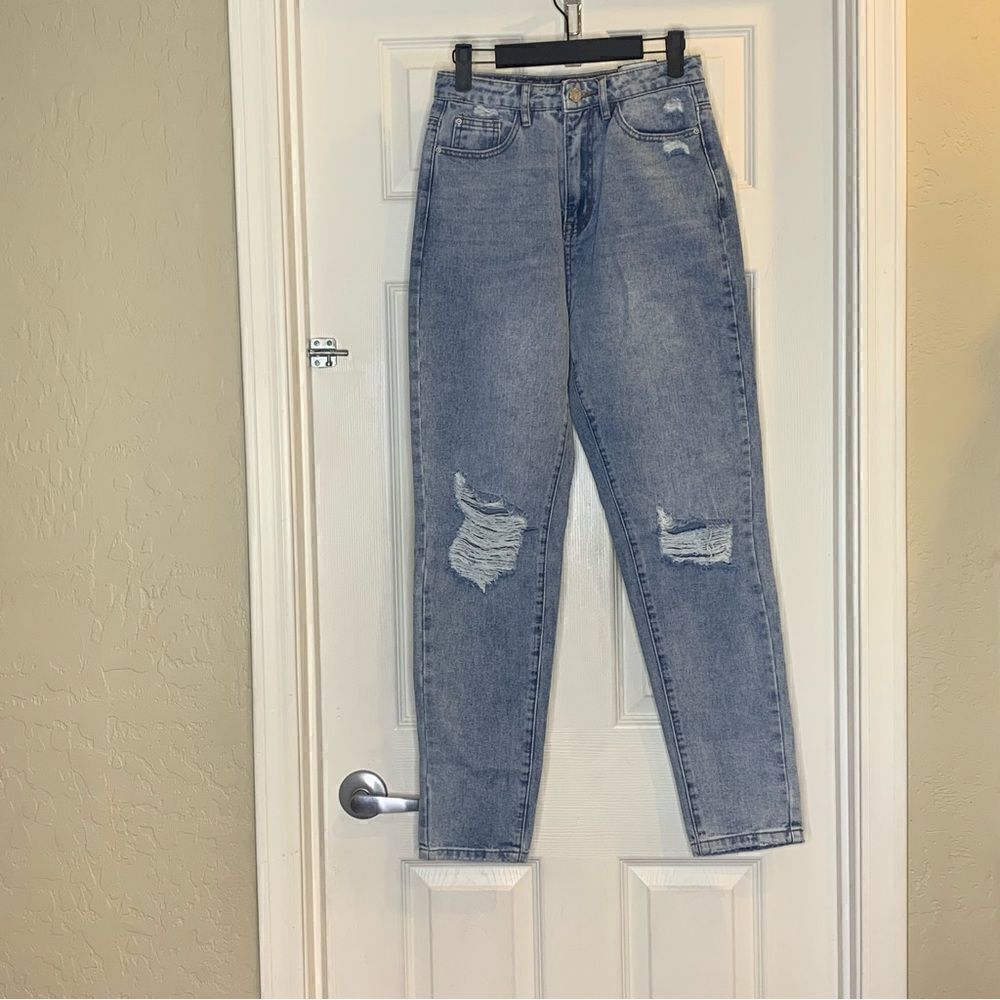 Missguided Highwaisted Busted Knee Mom Jeans Size 2